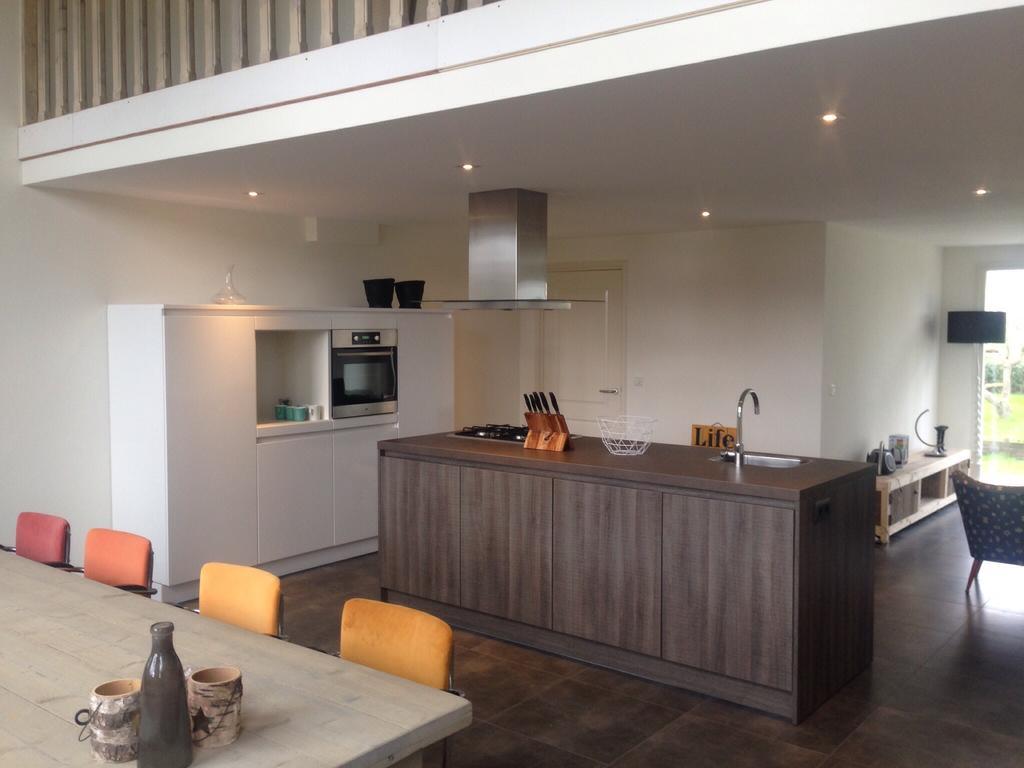 Suite School 15 A Zonnemaire Rum bild